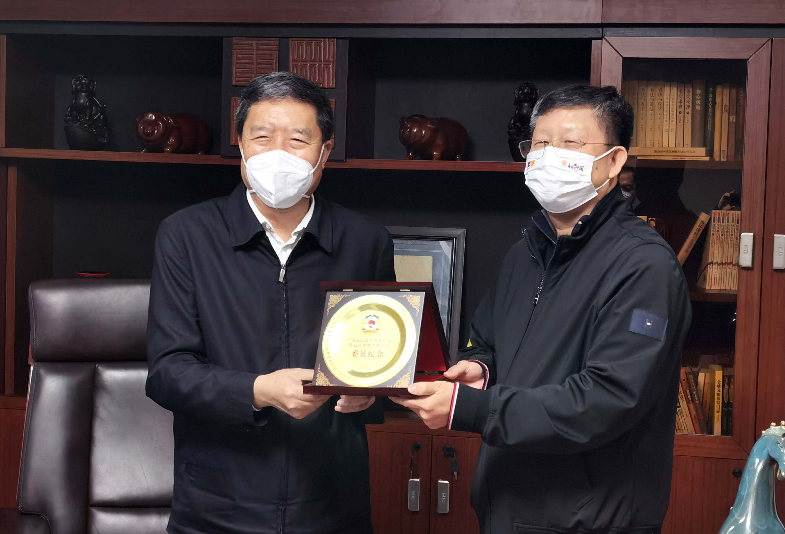 海南省政協(xié)主席毛萬春看望慰問陳益智委員